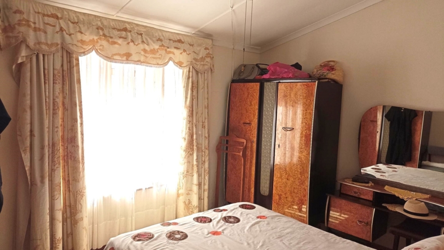 2 Bedroom Property for Sale in Louwville Western Cape